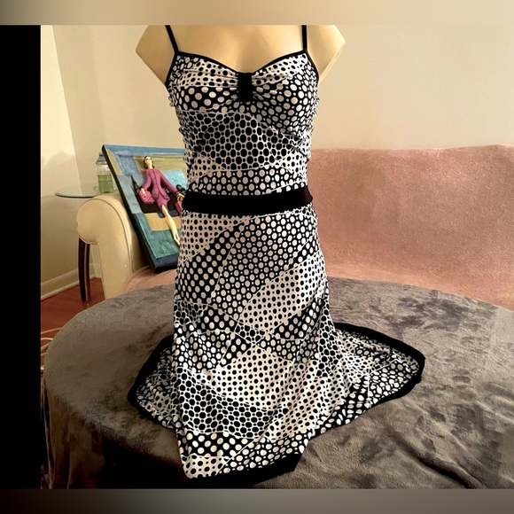 Zokai Flirty Comfortable Blank and White Pattern Dress - Picture 2 of 8